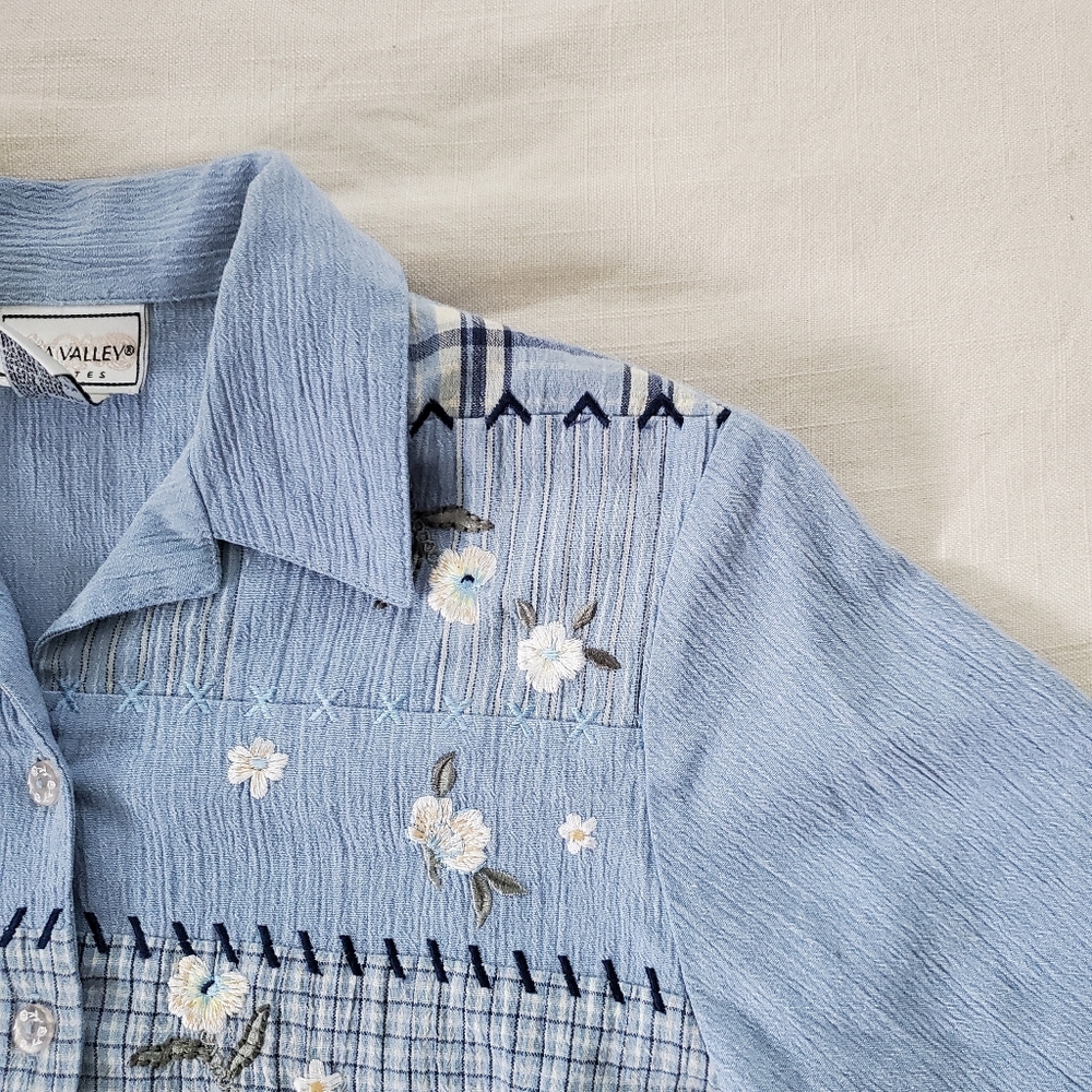 Vintage Denim Floral Patchwork Shirt with Embroidered Design Petite - Picture 3 of 9